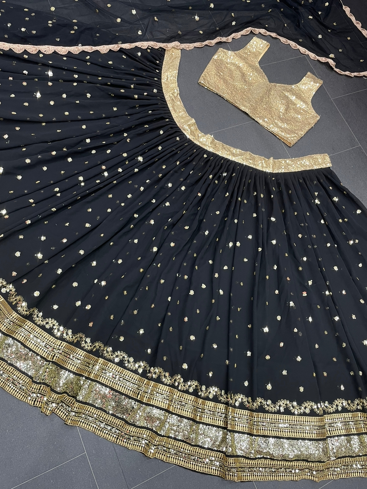Black And Gold Heavy Designer Work Partywear/Wedding Special Lehenga Choli  - Indian Heavy Anarkali Lehenga Gowns Sharara Sarees Pakistani Dresses in  USA/UK/Canada/UAE - IndiaBoulevard