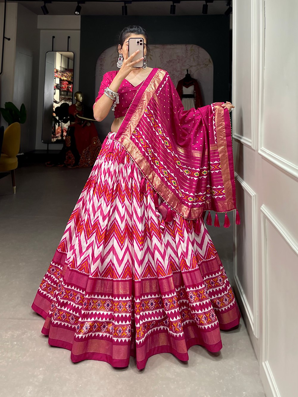 Lavish Offwhite/Blue Designer Navratri Chaniya Choli - Palkhifashion  #palkhifashion | Navratri chaniya choli, Indian dresses traditional, Navratri  dress