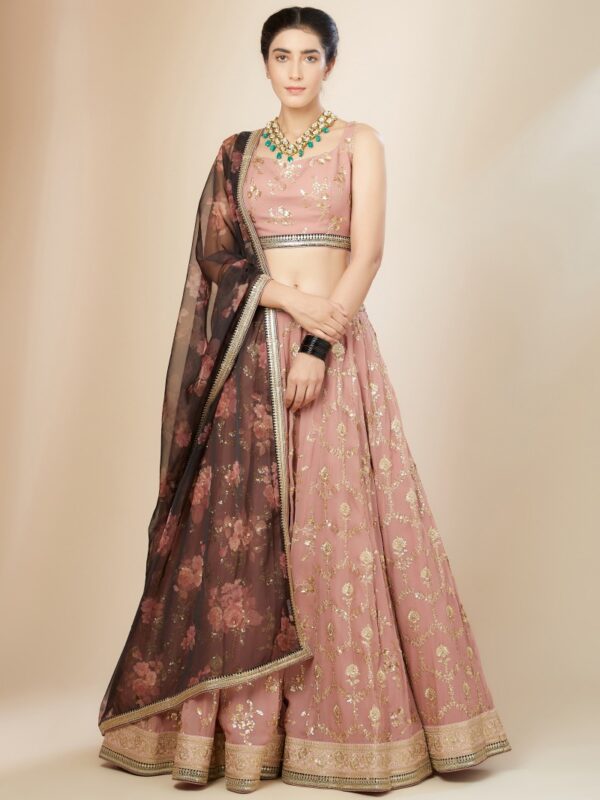 Luxurious Dusty Pink Lehenga Choli With golden sequins Work. - Image 4